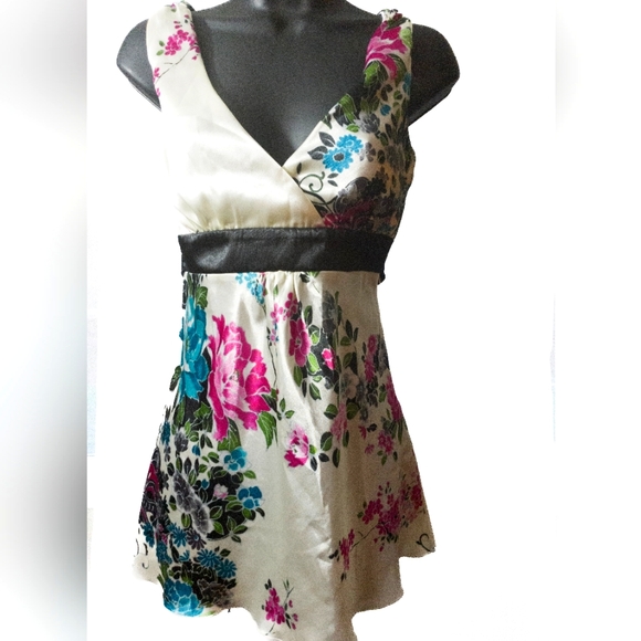 Sleeveless Tank Top - Picture 3 of 8